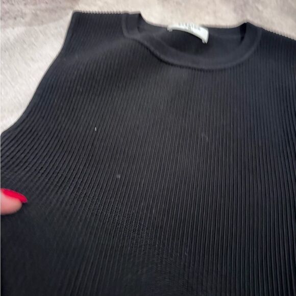 aritzia Babaton Sculpt Knit Muscle Cropped Tank black - Picture 4 of 4